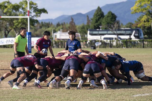 럭비 일반부 준결승에서 경북 대표로 출전한 포스코이앤씨가 경희대(경기)를 상대로 준결승 경기를 진행하고 있다. 이 경기에서 포스코이앤씨가 53-3으로 승리해 결승에 진출했다. 경북체육회 제공
