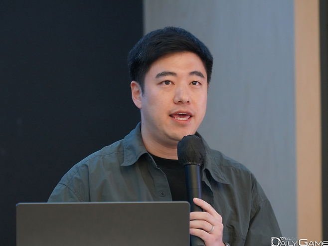 AI 기반 스토리게임을 개발 경험을 공유한 베이글코드 김훈일 시니어 매니저.