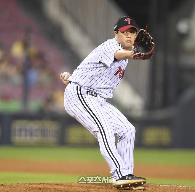 LG 투수 함덕주가 6일 서울 잠실구장에서 열린 2025 KBO리그 두산과 경기 8회 역투하고 있다. 잠실 | 최승섭기자 thunder@sportsseoul.com