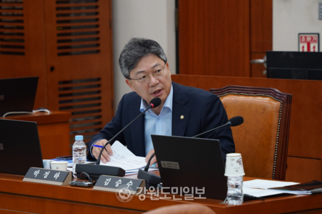 ▲ 국민의힘 박정하 국회의원이 16일 국회에서 열린 국가유산청 국정감사에서 질의를 하고 있다. 박정하 국회의원실 제공.