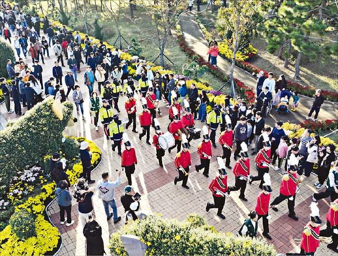 지난해 열린 마산가고파국화축제 모습. 창원시 제공