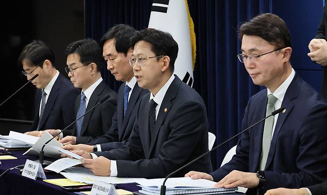 배경훈 부총리 겸 과학기술정보통신부 장관이 22일 서울 종로구 정부서울청사에서 열린 합동브리핑에서 범부처 정보보호 종합대책을 발표하고 있다. 연합뉴스