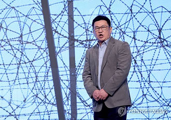 북한인권대회 참석한 김강 전 주러 북한 외교부 부대표 (서울=연합뉴스) 류영석 기자 = 김강 전 주러시아 북한 외교대표부 부대표가 22일 서울 중구 더플라자 호텔에서 열린 2025 서울북한인권세계대회에서 발언하고 있다. 2025.10.22 ondol@yna.co.kr