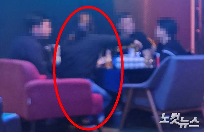 불법 접객행위 모습. 고상현 기자