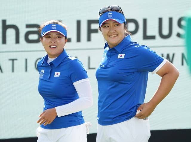 한국의 고진영(왼쪽)과 유해란. 사진 제공=LPGA