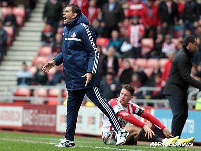 선덜랜드 재임 시절의 거스 포옛(왼쪽) 감독의 모습. /AFPBBNews=뉴스1
