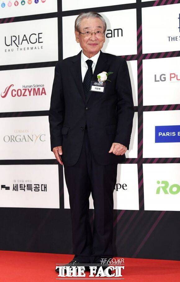 배우 이순재는 지난해 '2024 KBS 연기대상' 대상 수상 이후 사실상 활동을 중단하고 있어 건강에 이상이 생긴 것이 아니냐는 걱정이 커지고 있다./더팩트DB