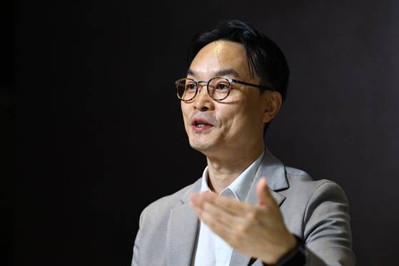 연세대 김학철 교수는 "타임머신을 타고 과거로 갈 수 있다면 예수를 만나고 싶다. 어눌한 그리스어로 그와 대화를 하거나, 아니면 그의 눈이라도 마주치고 싶다. 그 속에 깃든 신성을 보고 싶다"고 했다. 김종호 기자