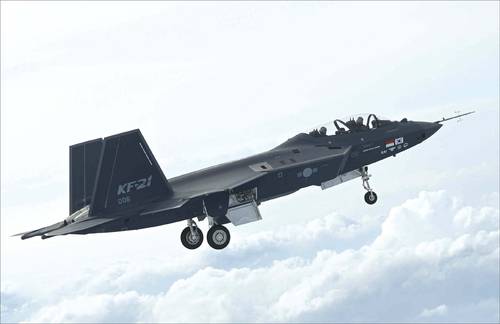 항공우주 산업 최강자 KAI가 흔들린다. 수장 공백이 3개월 넘게 지속되면서 민영화 관련 논의가 고개를 들고 있다. 사진은 KAI가 개발한 KF-21 시제기. (KAI 제공)