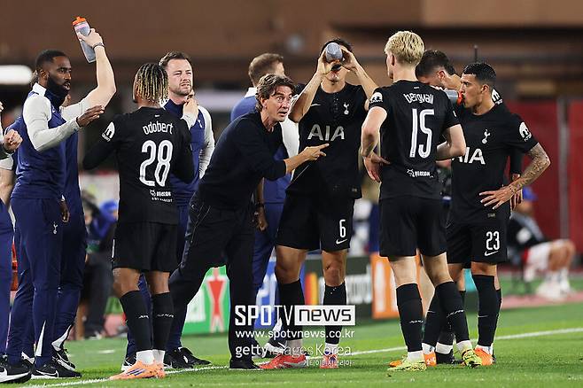 ▲ 토트넘은 이른 시간에 터진 로드리고 벤탄쿠르의 선제골로 앞서갔지만, 이후 연속골을 내주며 무너졌다. 공교롭게도 손흥민이 로스앤젤레스(LA)FC에서 득점한 날, 토트넘은 고개를 숙이고 말았다.