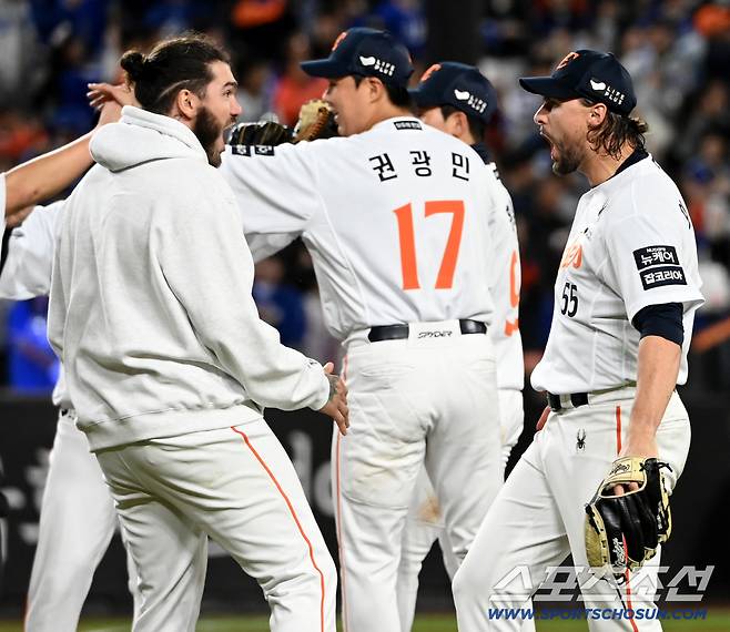 이 순간을 기다렸다! 33승 외국인 콤비의 환호