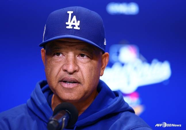 월드시리즈에 앞서 미디어와 만난 데이브 로버츠 감독. /AFPBBNews=뉴스1