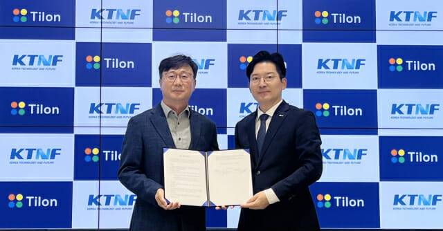 최백준 틸론 대표(오른쪽)와 이중연 KTNF 대표가 협력을 위한 협약을 맺고 있다.
