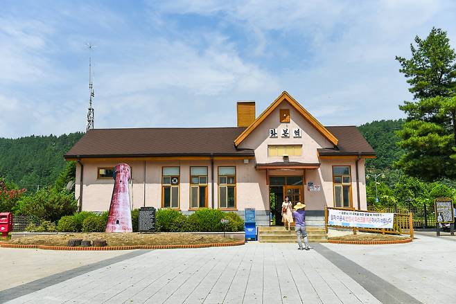네티즌이 뽑은 가장 아름다운 간이역인 화본역. /최병일기자