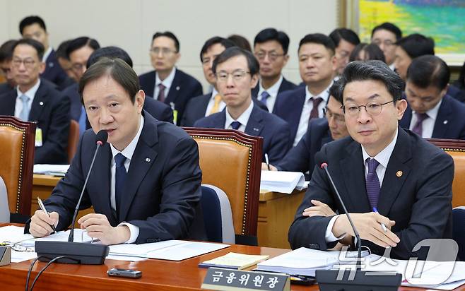 이찬진 금융감독원장이 27일 서울 여의도 국회 정무위원회에서 열린 금융위원장·금융감독원에 대한 종합감사에서 답변하고 있다. 2025.10.27/뉴스1 ⓒ News1 신웅수 기자