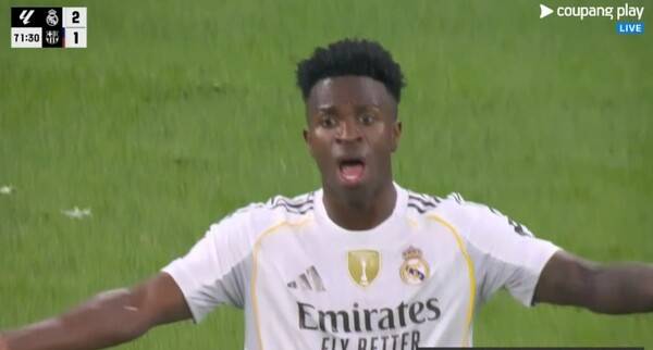 교체판에 자신의 번호가 뜨자 격하게 불만을 표하는 비니시우스 주니오르. ⓒ쿠팡플레이