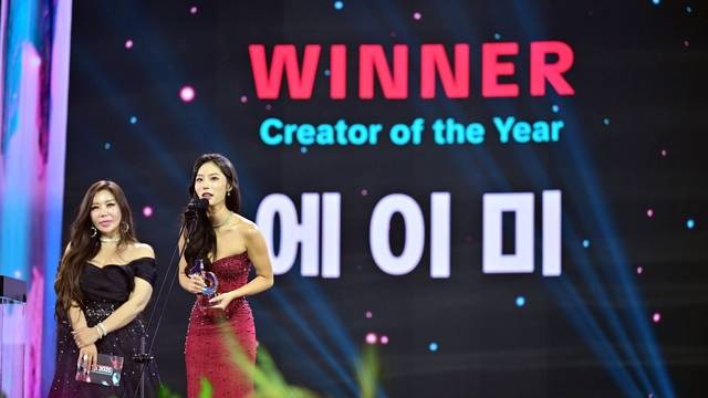 틱톡 어워즈 2025 올해의 크리에이터상을 수상한 에이미가 수상 소감을 전하고 있고 있다. 틱톡 제공