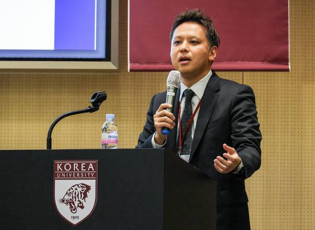 이나타니 다쓰히코 일본 교토대학교 교수가 27일 서울 성북구 고려대 SK미래관 최종현홀에서 열린 사이버보안 국제 학술대회 ‘KU-ICCSP 2025’에서 발표하고 있다. 박동욱기자 fufus@