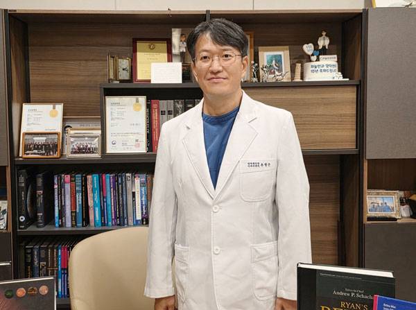 하늘안과의원 유형곤 센터장./사진=하늘안과의원 제공
