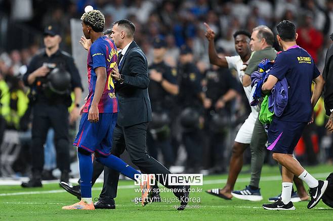 ▲ 레알 마드리드가 엘 클라시코에서 웃었다. 스페인 마드리드 산티아고 베르나베우에서 열린 2025-2026시즌 라리가 10라운드 홈 경기에서 레알은 바르셀로나를 2-1로 제압했다.