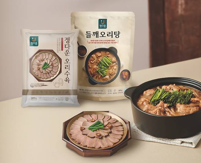정다운·간편보양식 '오리수육, 들깨오리탕' 신제품 2종 .(이지홀딩스 제공)