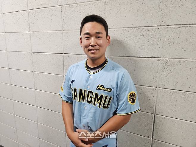 국군체육부대 류현인이 대전 한화생명 볼파크에서 열린 2025 퓨처스 올스타전에 앞서 취재진과 만나 포즈를 취하고 있다. 대전 | 강윤식 기자 skywalker@sportsseoul.com