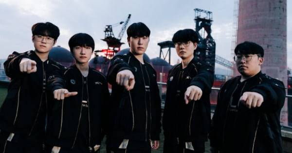 한화생명e스포스 선수단의 모습. 왼쪽부터 '제우스' 최우제, '피넛' 한왕호, '제카' 김건우, '바이퍼' 박도현, '딜라이트' 유환중 / 라이엇게임즈 제공