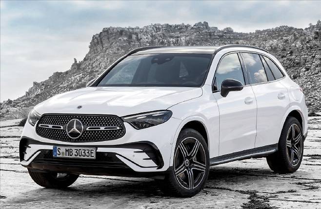 메르세데스-벤츠의 SUV ‘GLC 300 4MATIC AMG라인’. 벤츠 제공