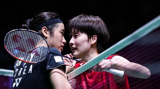 ▲ 중국의 천위페이(사진 오른쪽)와 안세영. ⓒ BWF