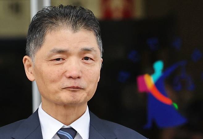 지난 21일 서울 양천구 서울남부지방법원에서 카카오 창업자 김범수 미래이니셔티브센터장이 자본시장법 위반 1심 선고 공판에서 무죄를 선고받은 후 심경을 밝히고 있다. 뉴스1