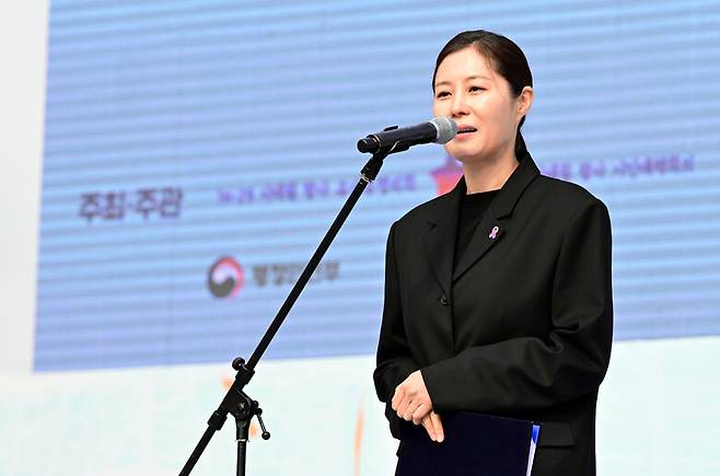 배우 문소리가 29일 오전 서울 종로구 광화문 북광장에서 열린 이태원 참사 3주기 기억식에 참석해 추모글을 낭독하고 있다. 공동취재사진