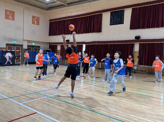 핸볼 보급학교 강습 현장. 대한핸드볼협회 제공