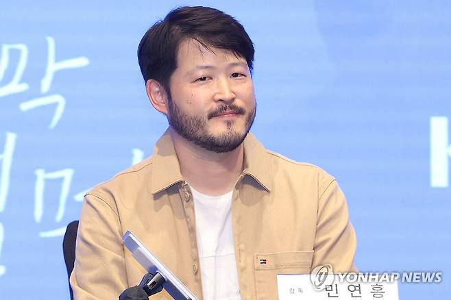 질문 듣는 민연홍 감독 (서울=연합뉴스) 강민지 기자 = 민연홍 감독이 29일 서울 구로구 더세인트에서 열린 KBS 토일 미니시리즈 '마지막 썸머' 제작발표회에서 질문을 듣고 있다.  2025.10.29 mjkang@yna.co.kr