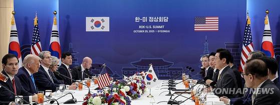 이재명 대통령은 지난 29일 경주박물관에서 이뤄진 한미정상회담에서 도널드 트럼프 미국 대통령에게 핵추진 잠수함의 필요성에 대해 말했다. 〈사진=대통령실통신사진기자단 / 연합뉴스〉