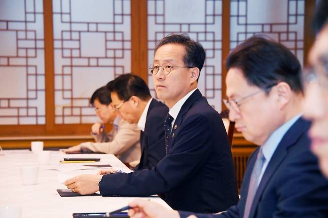 이형일 기획재정부 장관 직무대행 1차관이 23일 서울 종로구 정부서울청사에서 열린 '중동사태 관계기관 합동 비상대응반 회의'를 주재하고 있다. 2025.6.23. (ⓒ뉴스1, 무단 전재-재배포 금지)