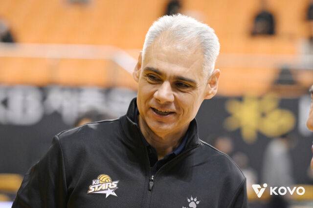 KB손해보험 레오나르도 카르발류 감독./KOVO