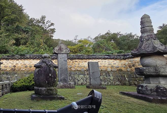 부처님 사리가 모셔진 치아사리탑(맨 오른쪽)