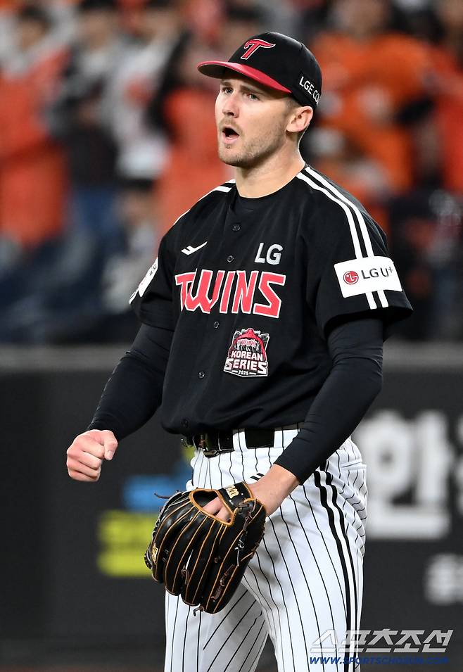 31일 대전 한화생명볼파크에서 열린 LG와 한화의 한국시리즈 5차전. 3회말 2사 3루 톨허스트가 노시환을 삼진처리하며 기뻐하고 있다. 대전=허상욱 기자wook@sportschosun.com/2025.10.31/