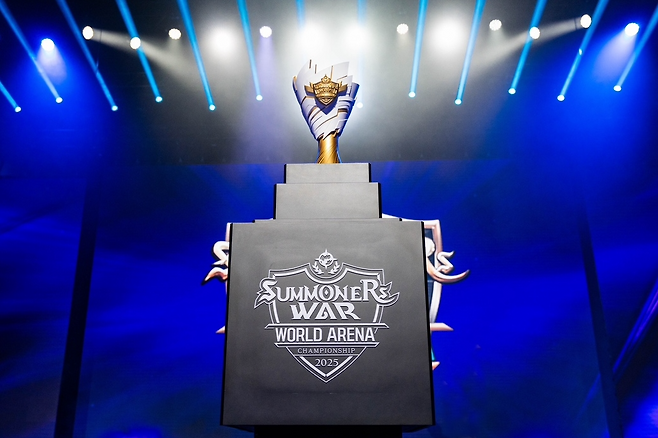 'SWC2025' 월드 파이널 우승컵(사진 제공=컴투스).