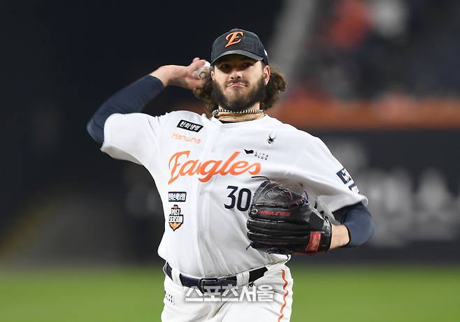 한화 선발투수 폰세가 29일 대전 한화생명볼파크에서 열린 2025 KBO 포스트시즌 한국시리즈 3차전 LG와 경기에서 역투하고 있다. 대전 | 최승섭기자 thunder@sportsseoul.com