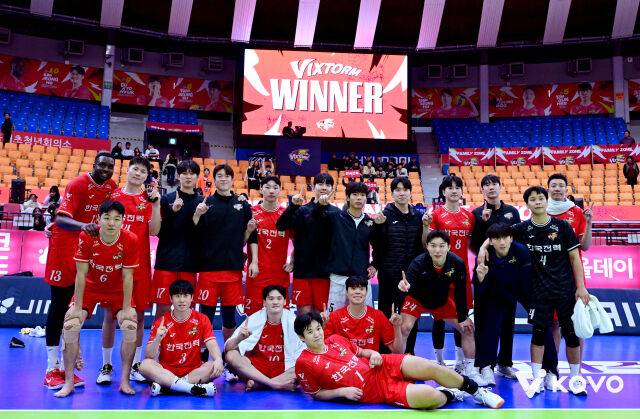 한국전력이 시즌 첫 승에 성공했다./KOVO