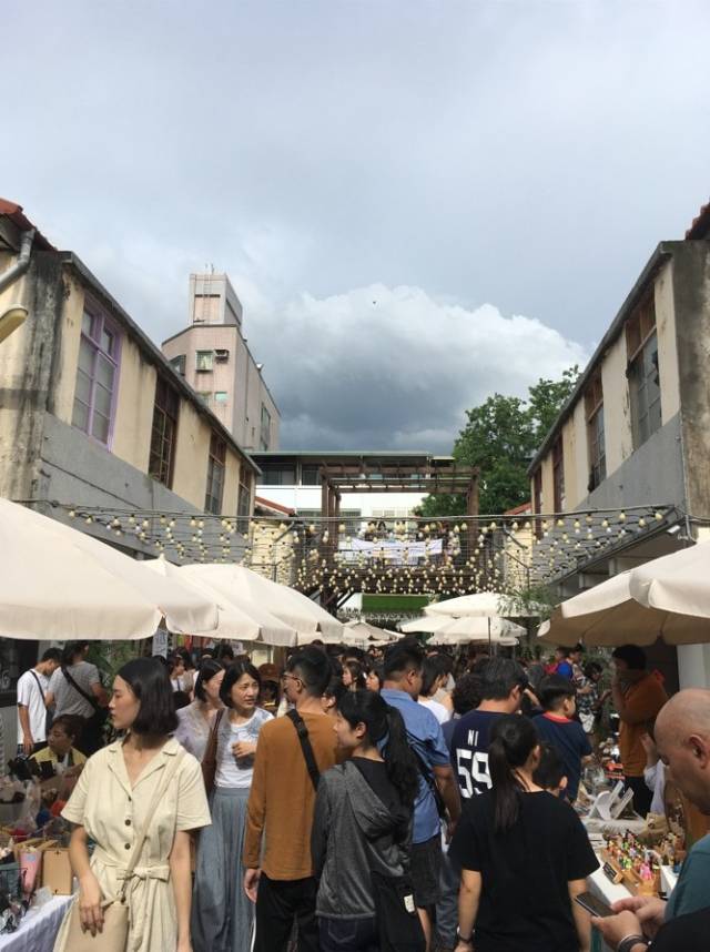 ▲ 타이중의 문화예술 플리마켓에 모인 타이완 사람들. ⓒ필자