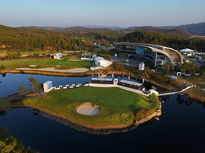 16번 홀 마스터즈 라운지 (Masters Lounge) 전경. 사진제공 | KPGA