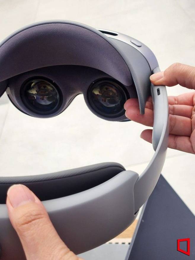 헤드셋형 XR 기기 '갤럭시 XR.' 사진=박유진 기자