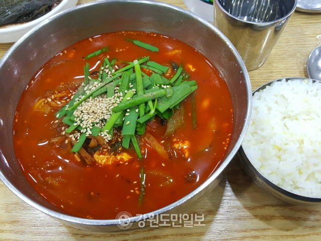 ▲ 강릉 동화가든 순두부짬뽕.