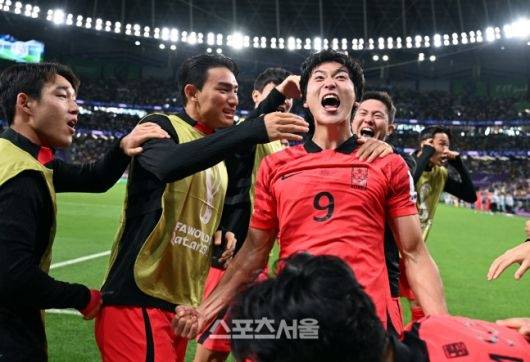 조규성이 지난 2022년 11월28일 카타르 도하 에듀케이션 시티 스타디움에서 열린 2022 카타르 월드컵 조별리그 H조 2차전 가나와 경기에서 두 번째 골을 성공시킨 후 환호하고 있다. 최승섭기자 thunder@sportsseoul.com