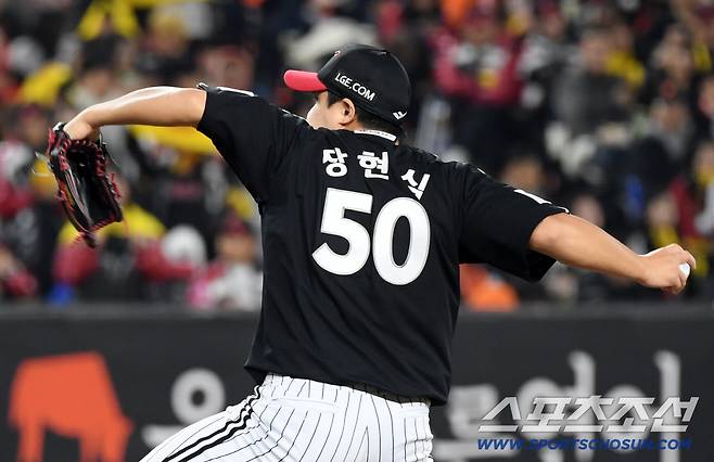 30일 대전 한화생명볼파크에서 열린 한국시리즈 4차전 한화 이글스와 LG 트윈스의 경기. LG 장현식이 역투하고 있다. 대전=박재만 기자 pjm@sportschosun.com/2025.10.30/