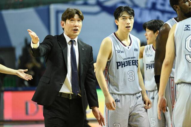 양동근 감독과 박무빈./KBL