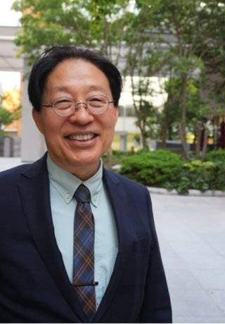 한글을 독학으로 배우며 일본 내 최고 한국어 전문가가 된 노마 히데키 선생은 한글과 K-팝을 지적 자산의 결실로 끌어올렸다.도쿄=허문명 기자