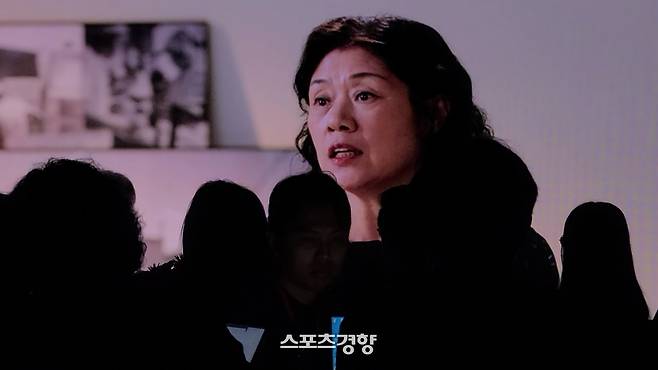 당시 우지사태로 인해 퇴사했던 전 삼양식품공업 직원인 중 한분이 인터뷰 화면으로 나오고 있다.